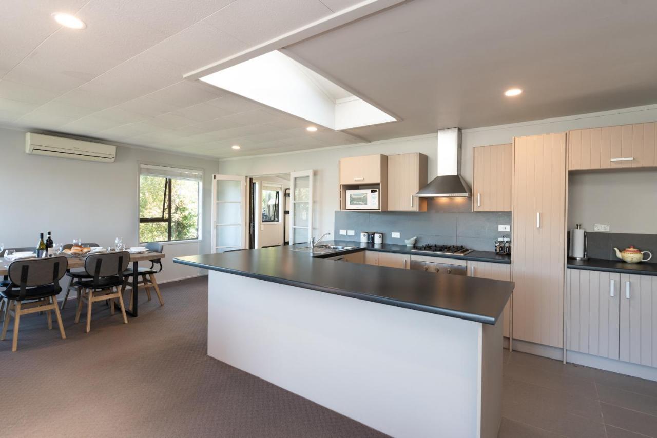 The Tide Watcher - Okiato Holiday Home Opua Extérieur photo