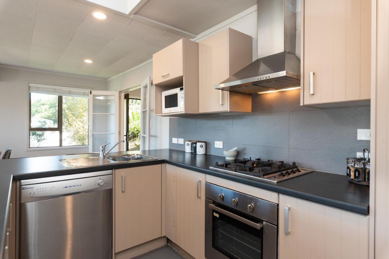 The Tide Watcher - Okiato Holiday Home Opua Extérieur photo